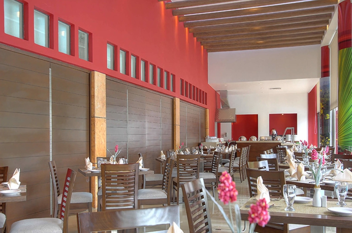 Imagen del bar/restaurante del Hotel Fiesta Inn Villahermosa Cencali. Foto 2