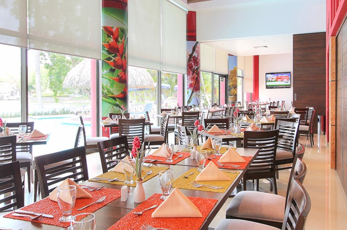 Imagen del bar/restaurante del Hotel Fiesta Inn Villahermosa Cencali. Foto 4