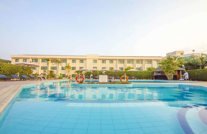 Imagen de la piscina del Hotel Fiesta Royale. Foto 17