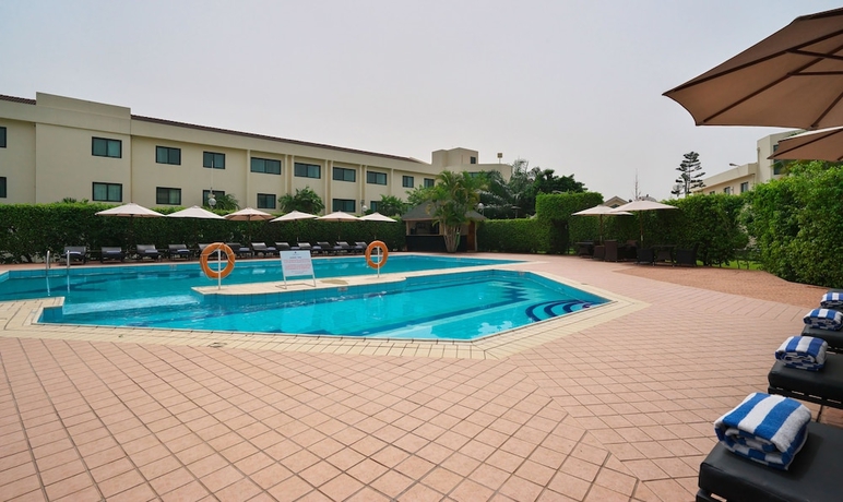Imagen de la piscina del Hotel Fiesta Royale. Foto 18