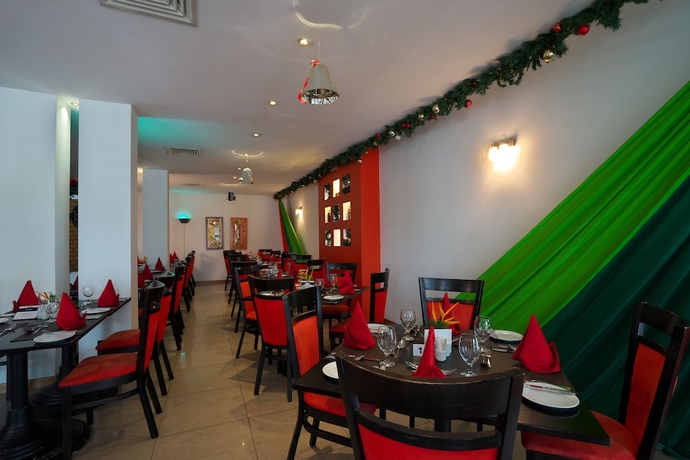 Imagen del bar/restaurante del Hotel Fiesta Royale. Foto 2