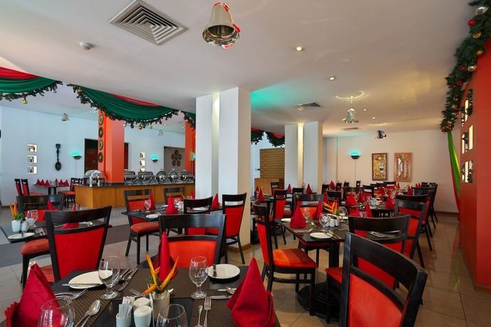 Imagen del bar/restaurante del Hotel Fiesta Royale. Foto 4