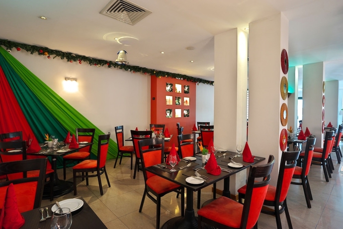 Imagen del bar/restaurante del Hotel Fiesta Royale. Foto 7