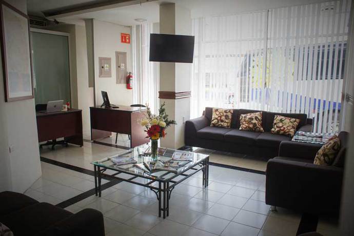 Imagen de los interiores del Hotel Fiesta Versalles. Foto 7