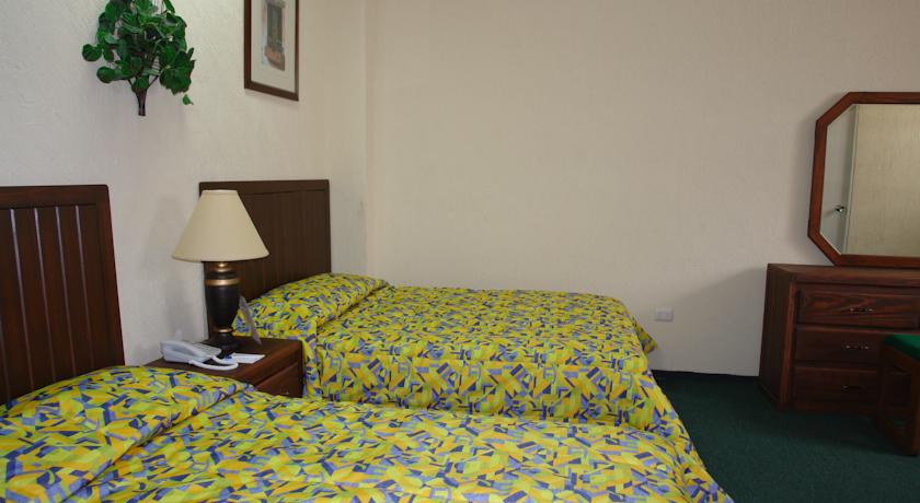 Imagen de la habitación del Hotel Fiesta Versalles. Foto 4