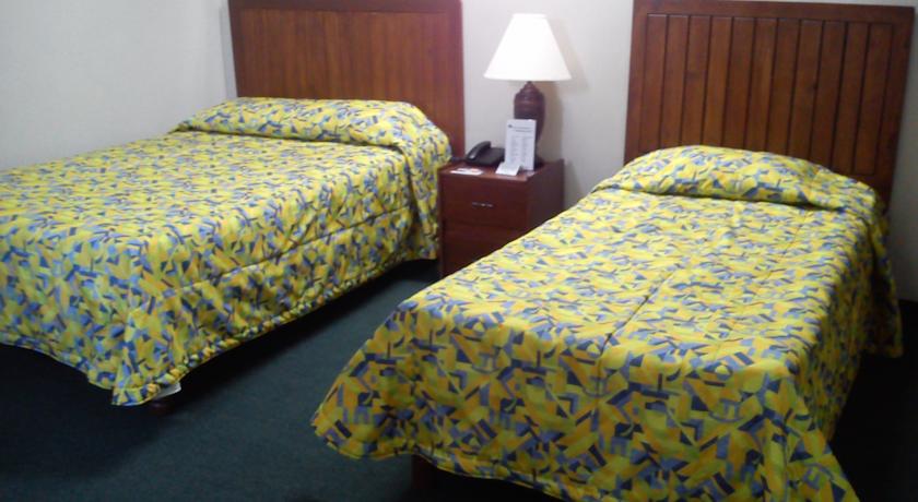 Imagen de la habitación del Hotel Fiesta Versalles. Foto 5