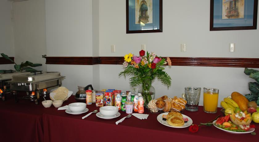 Imagen del bar/restaurante del Hotel Fiesta Versalles. Foto 3