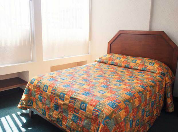 Imagen de la habitación del Hotel Fiesta Versalles. Foto 6