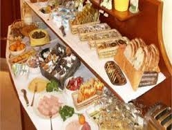 Imagen del bar/restaurante del Hotel Figaro. Foto 2