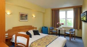 Imagen de la habitación del Hotel Figaro. Foto 4