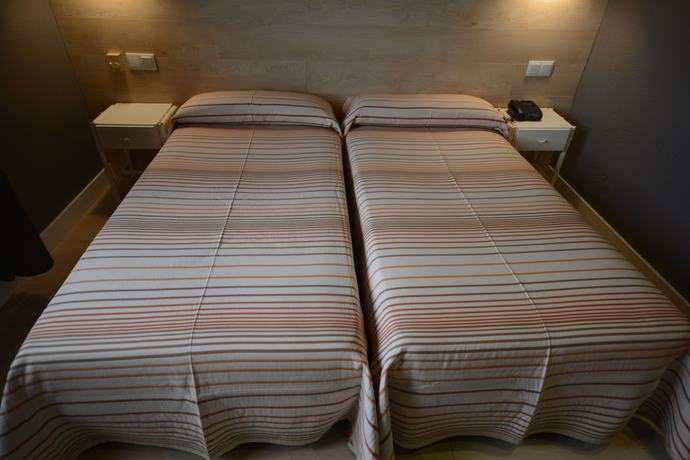 Imagen de la habitación del Hotel Figueres Parc. Foto 14