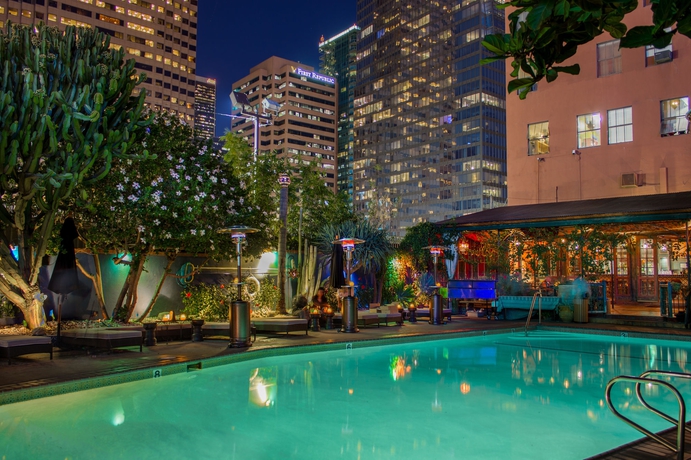 Imagen de la piscina del Hotel Figueroa, An Unbound Collection By Hyatt. Foto 15