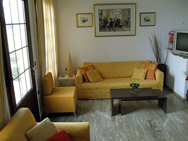 Imagen de los interiores del Hotel Fikas. Foto 7