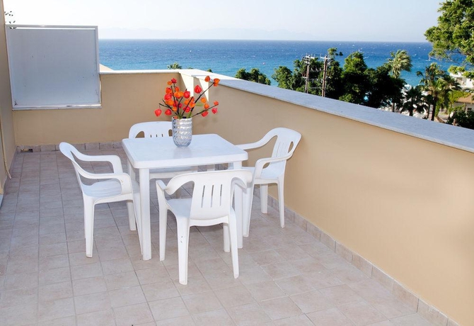 Imagen de los exteriores del Hotel Filmar. Foto 13