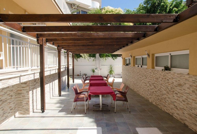 Imagen de los exteriores del Hotel Filmar, Rodas. Foto 10