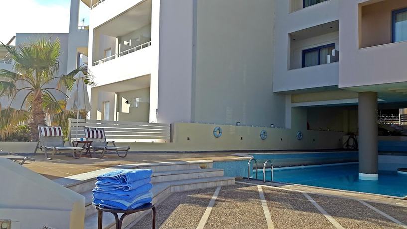 Imagen de la piscina del Hotel Filoxenia Beach. Foto 19