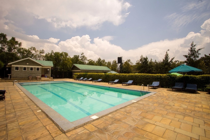 Imagen de la piscina del Hotel Fina Gardens Resort. Foto 19