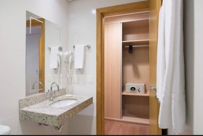 Imagen de la habitación del Hotel Financial. Foto 10