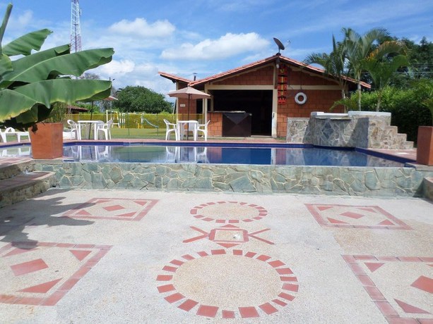 Imagen de la piscina del Hotel Finca Cafetos. Foto 18