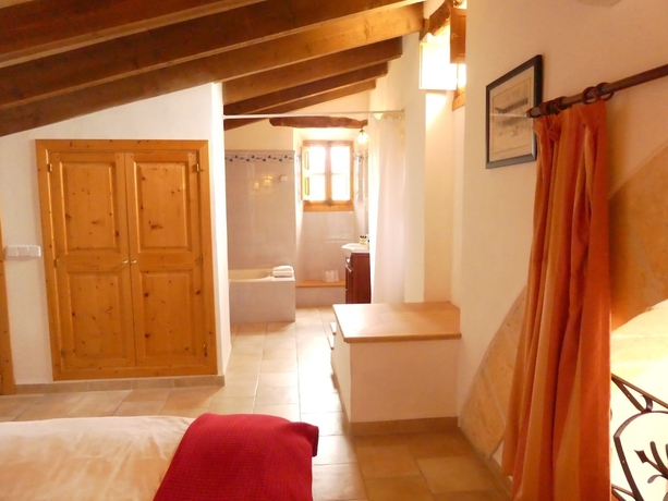 Imagen de la habitación del Hotel Finca Can Estades. Foto 13