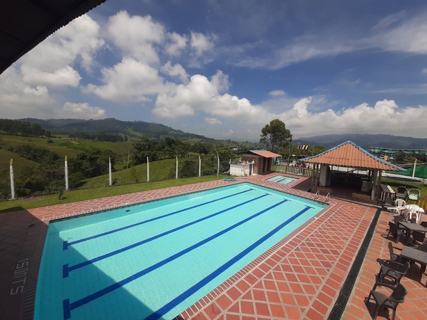 Imagen de la piscina del Hotel Finca La Fragata. Foto 17