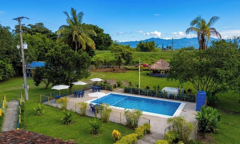 Imagen de la piscina del Hotel Finca La Herencia Cafetera. Foto 14