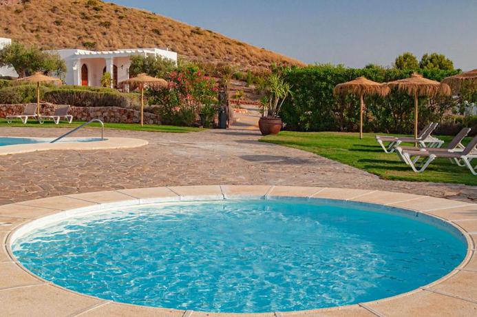 Imagen de la piscina del Hotel Finca Maltes del Fraile. Foto 8