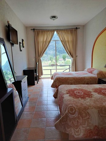 Imagen de la habitación del Hotel Finca San Fernando, Villa del Carb&oacute;n. Foto 3