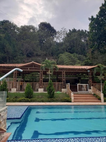 Imagen de la piscina del Hotel Finca Villa Nathaly. Foto 12