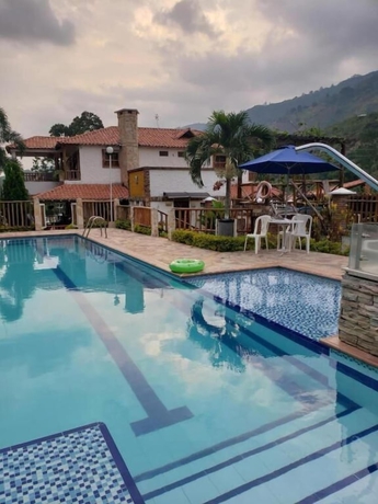 Imagen de la piscina del Hotel Finca Villa Nathaly. Foto 13