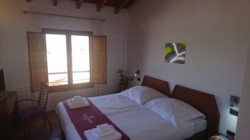 Imagen de la habitación del Hotel Fincahotel Cases De Sant Jaume. Foto 9