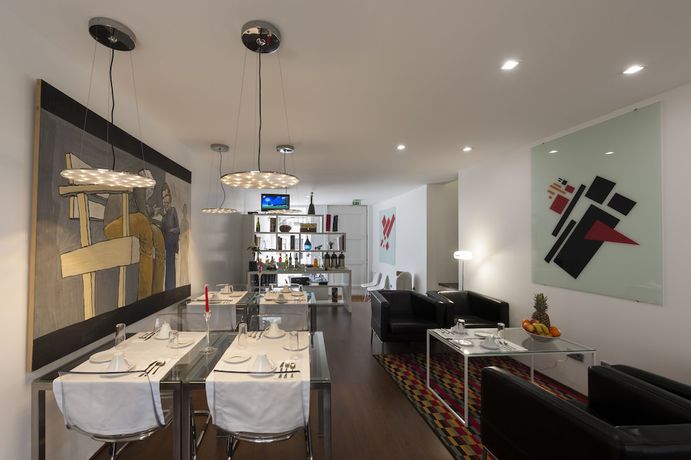 Imagen del bar/restaurante del Hotel Fine Arts Studios by Olala Homes. Foto 2