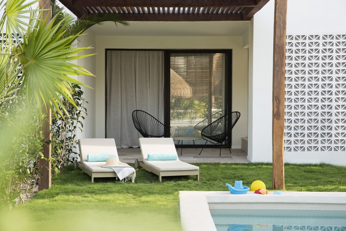 Imagen de la piscina del Hotel Finest Playa Mujeres. Foto 12