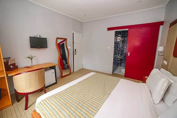 Imagen de la habitación del Hotel Fini Bobende. Foto 6