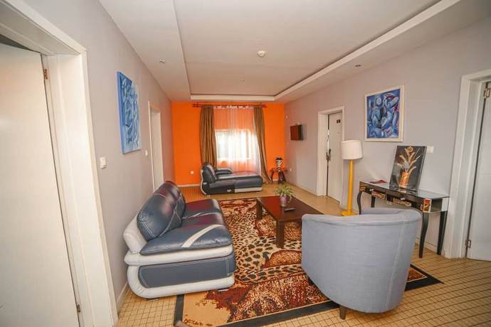 Imagen de la habitación del Hotel Fini Bobende. Foto 7