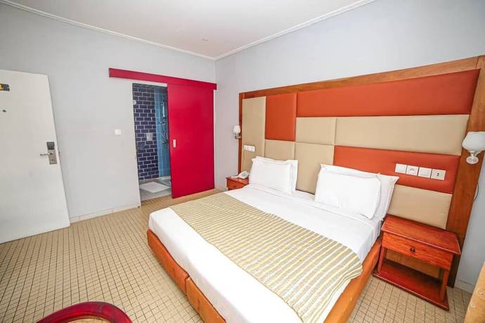 Imagen de la habitación del Hotel Fini Bobende. Foto 13