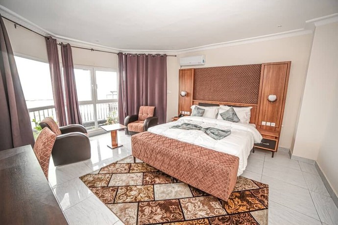 Imagen de la habitación del Hotel Fini Bobende. Foto 14