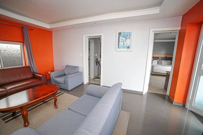 Imagen de la habitación del Hotel Fini Bobende. Foto 15