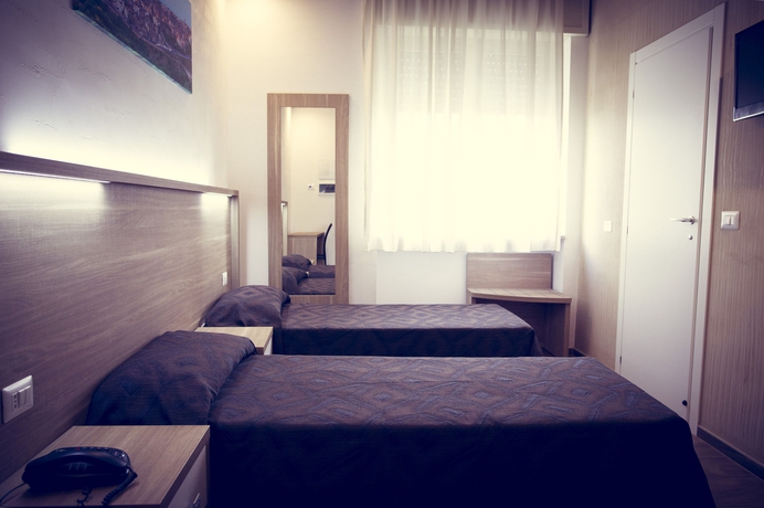 Imagen de la habitación del Hotel Fini. Foto 4