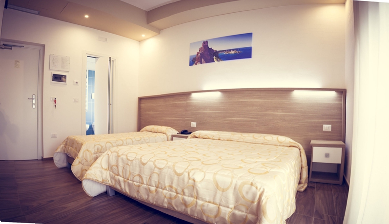 Imagen de la habitación del Hotel Fini. Foto 5