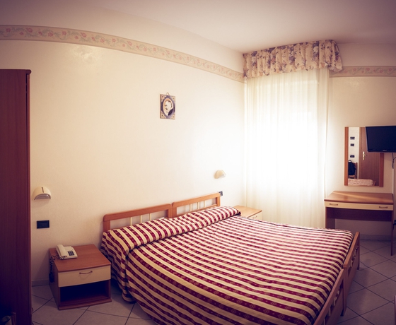 Imagen de la habitación del Hotel Fini. Foto 12