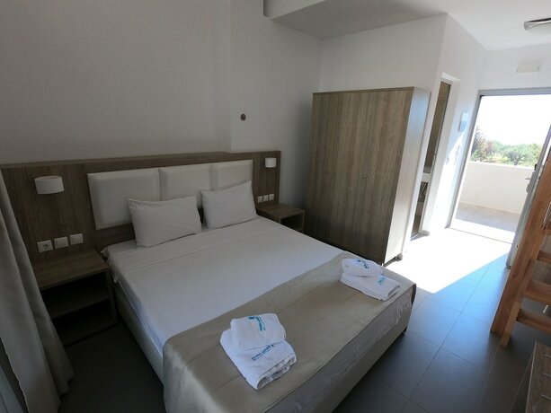 Imagen general del Hotel Finikas Garden Beach Resort Nikiti. Foto 13