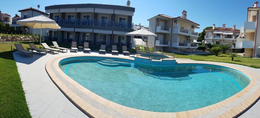 Imagen general del Hotel Finikas Garden Beach Resort Nikiti. Foto 1