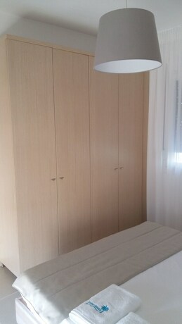 Imagen de la habitación del Hotel Finikas Garden Beach Resort Nikiti. Foto 18