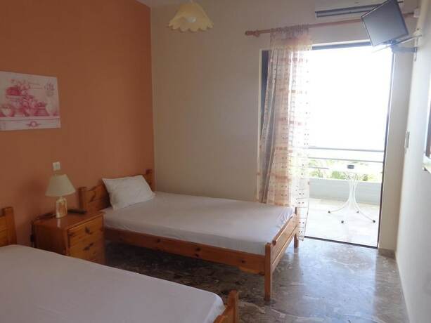 Imagen de la habitación del Hotel Finikas, Paralia Irion. Foto 19