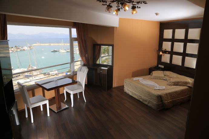 Imagen de la habitación del Hotel Finike Marina. Foto 5
