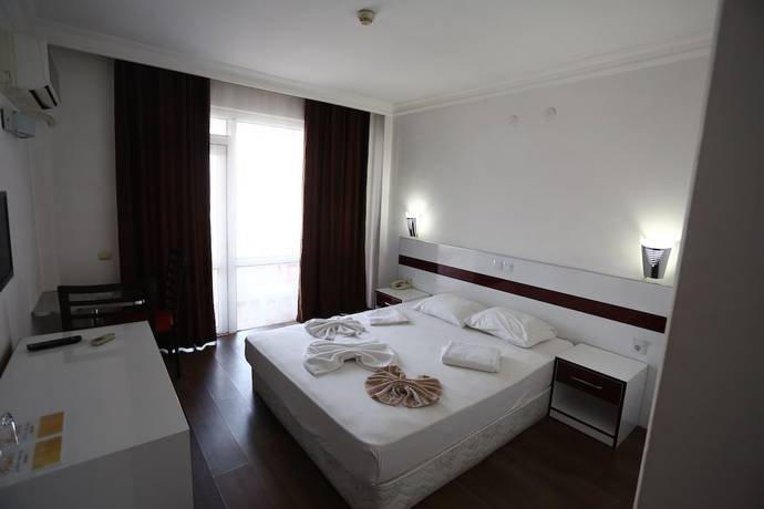 Imagen de la habitación del Hotel Finike Marina. Foto 14