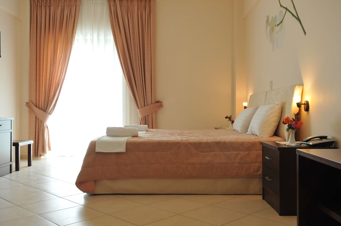 Imagen de la habitación del Hotel Finiki Plaza. Foto 2