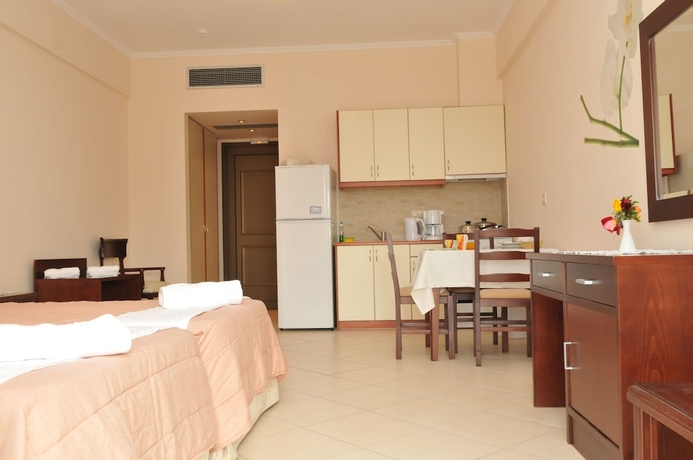 Imagen de la habitación del Hotel Finiki Plaza. Foto 3