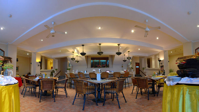 Imagen del bar/restaurante del Hotel Finna Golf And Country Club Resort. Foto 5